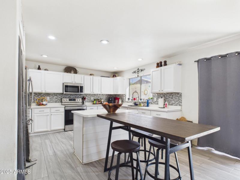 CAM03379G0-PR0145-STILL006