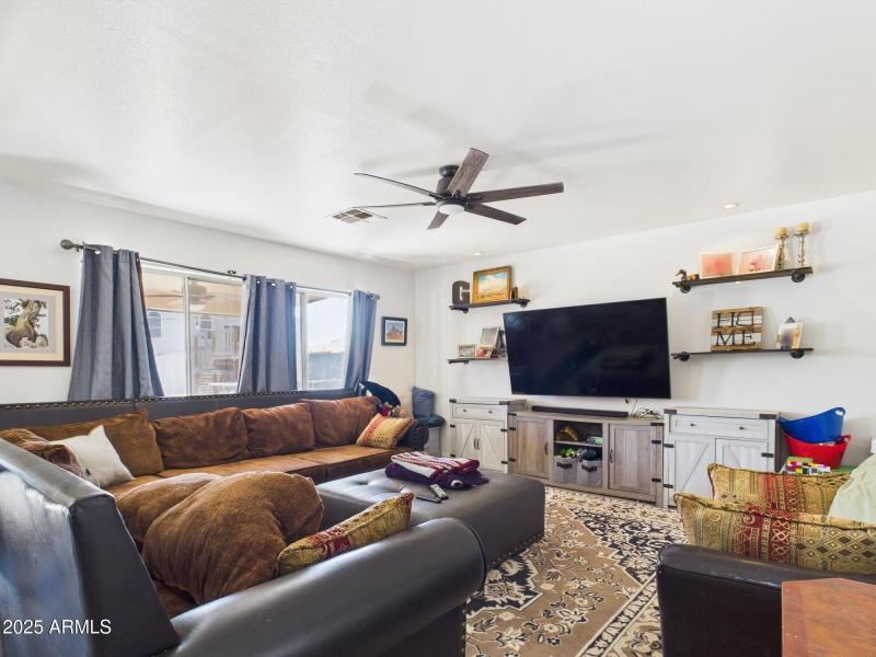 CAM03379G0-PR0145-STILL009