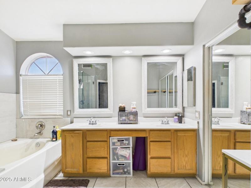 CAM03379G0-PR0145-STILL015