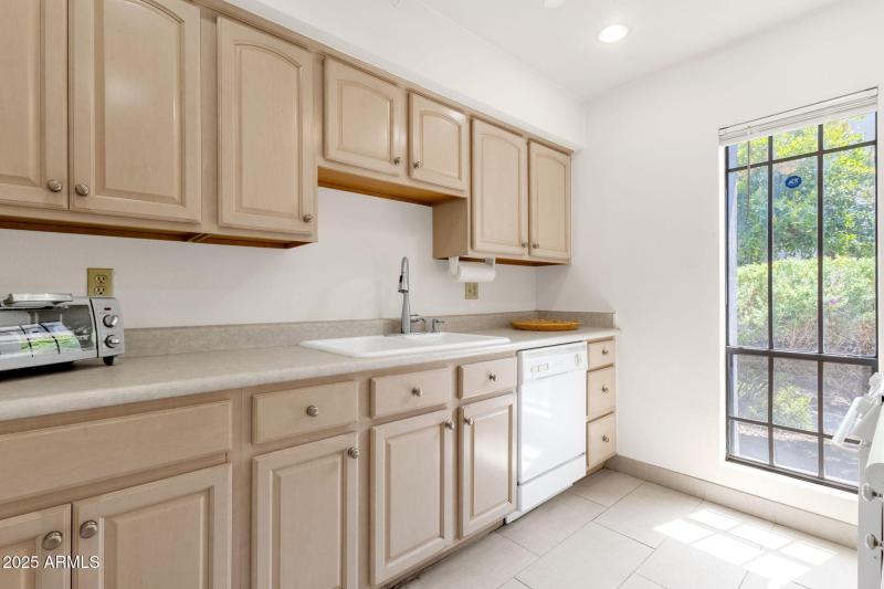 18-web-or-mls-5217-n-24th-st-108