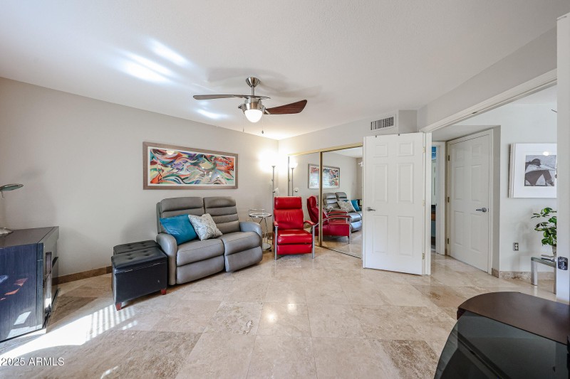 Den/Guest Bedroom/Home Office