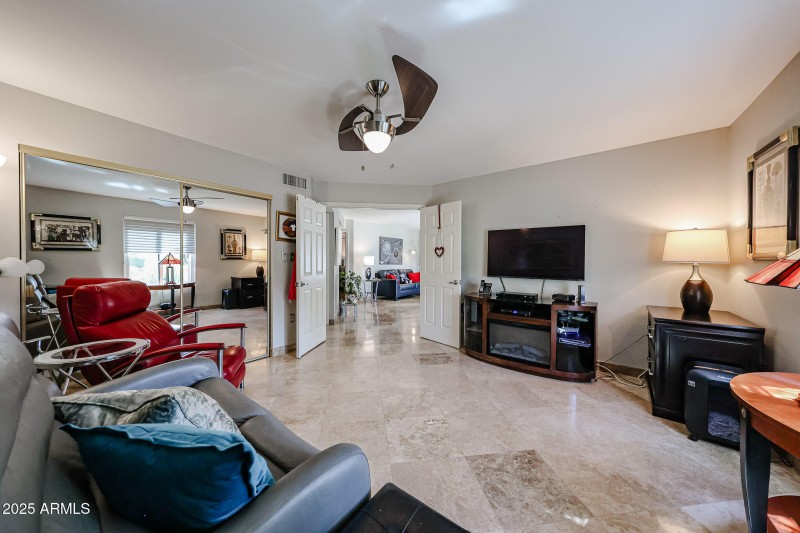 Guest Bedroom/HOme Office/Den