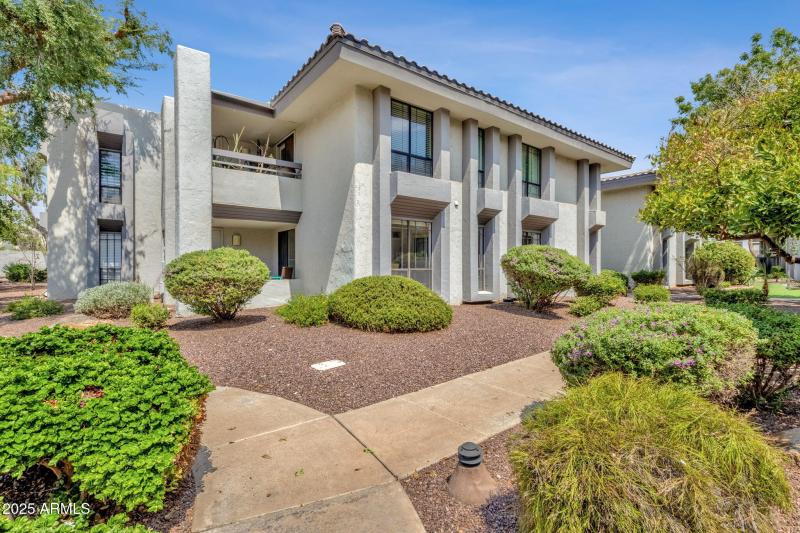 5-web-or-mls-5217-n-24th-st-108