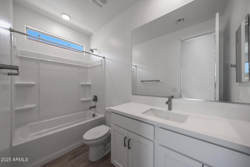 PHX_TV_Lot 2073_Currant_28868_Bath3