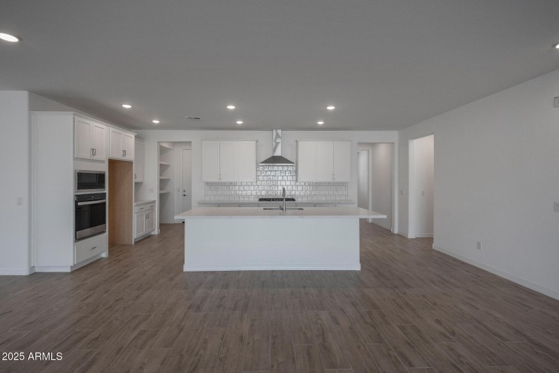 PHX_TV_Lot 2073_Currant_28868_Kitchen (3