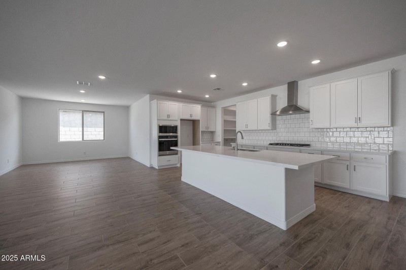 PHX_TV_Lot 2073_Currant_28868_Kitchen (4