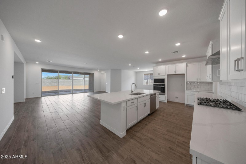 PHX_TV_Lot 2073_Currant_28868_Kitchen