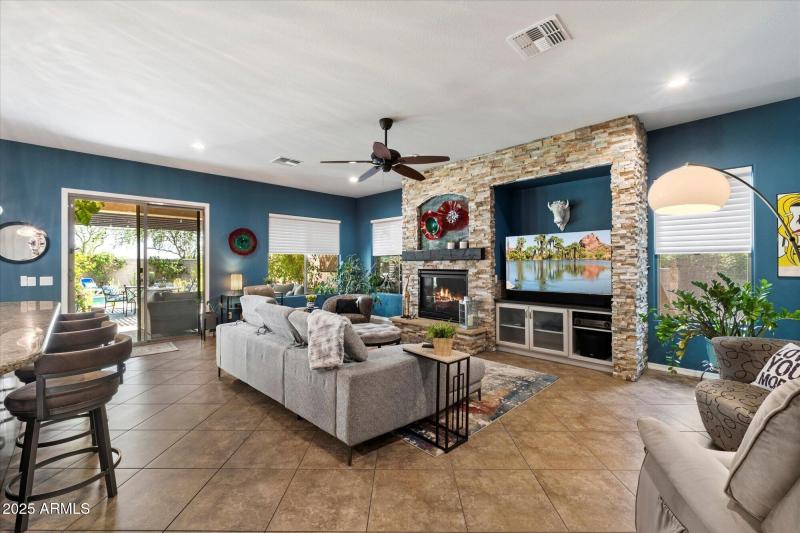 family room off kitchen