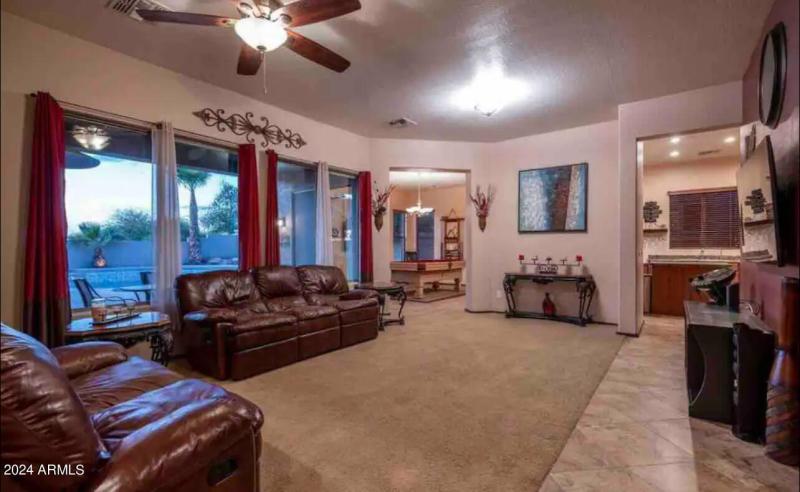 18 - 11060 W Jefferson St