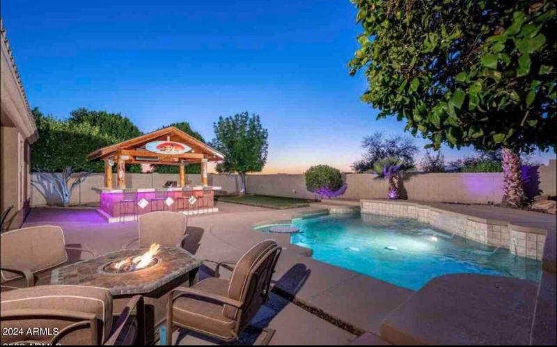 24 - 11060 W Jefferson St