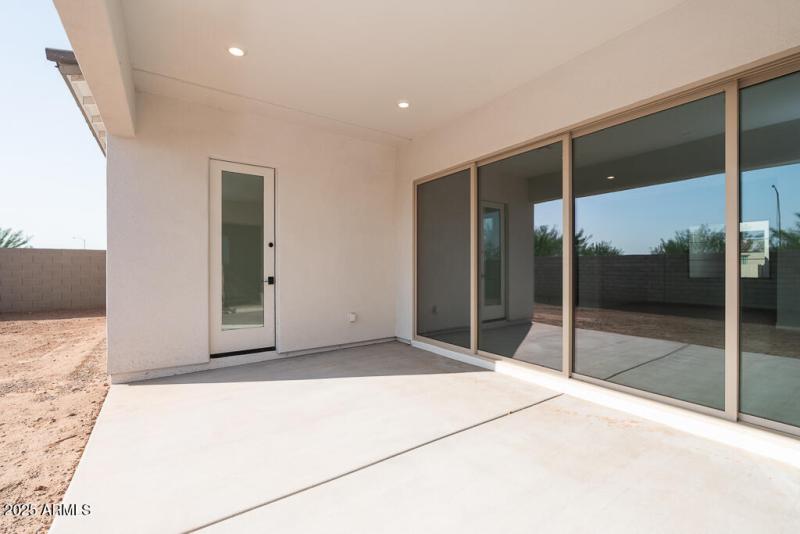 Tri Pointe Blossom Rock 554 - Covered Ou