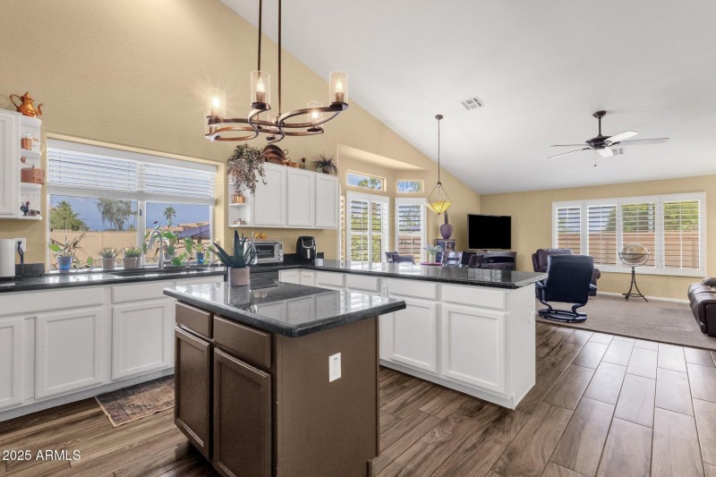 24-web-or-mls-16791-n-86th-dr