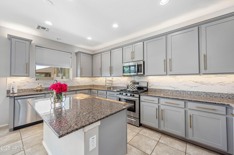 25218 N 143rd Ln-Surprise AZ 85387-35