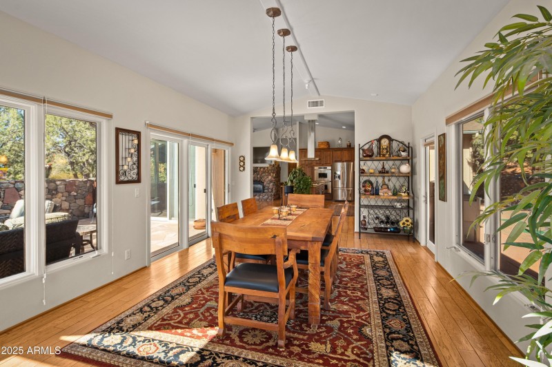 m Gorgeous Setting for Guests - Copy - C