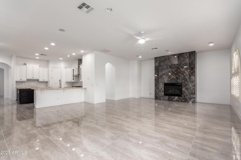 683c77_11 - Buckboard