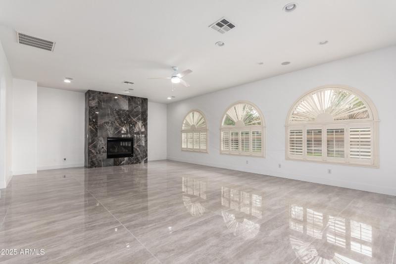 683c77_10 - Buckboard