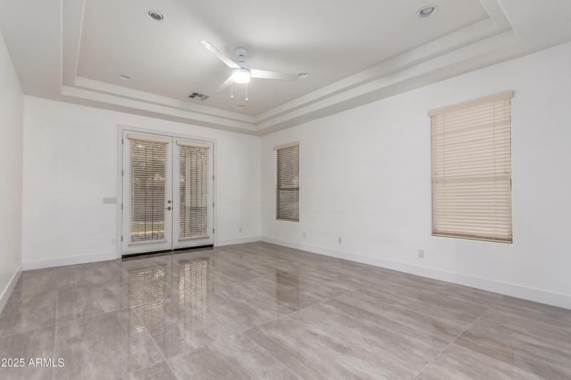 683c77_19 - Buckboard