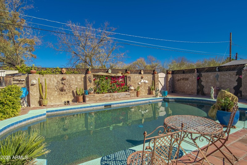 101 S Mesquite St 00039