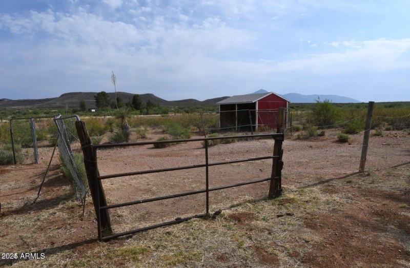 Crossfenced pasture and horse barn