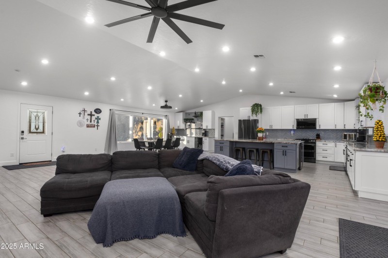 019-17735-E-Mews-Rd-20