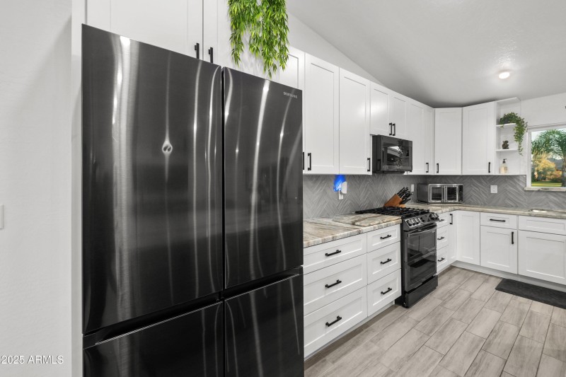 024-17735-E-Mews-Rd-25