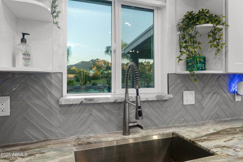 026-17735-E-Mews-Rd-27