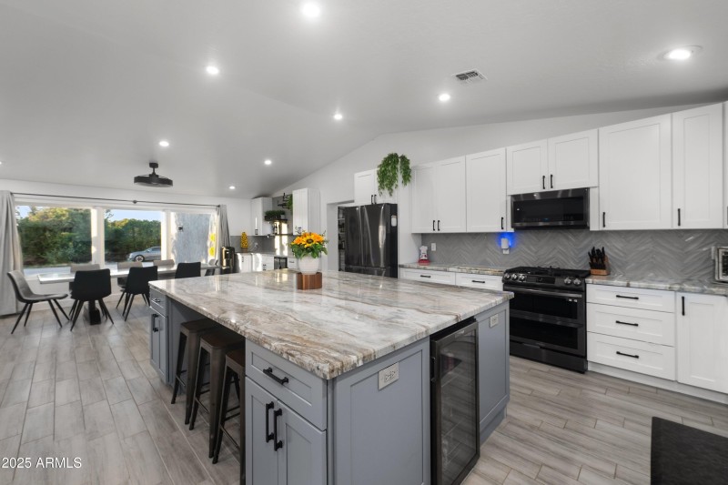 027-17735-E-Mews-Rd-28