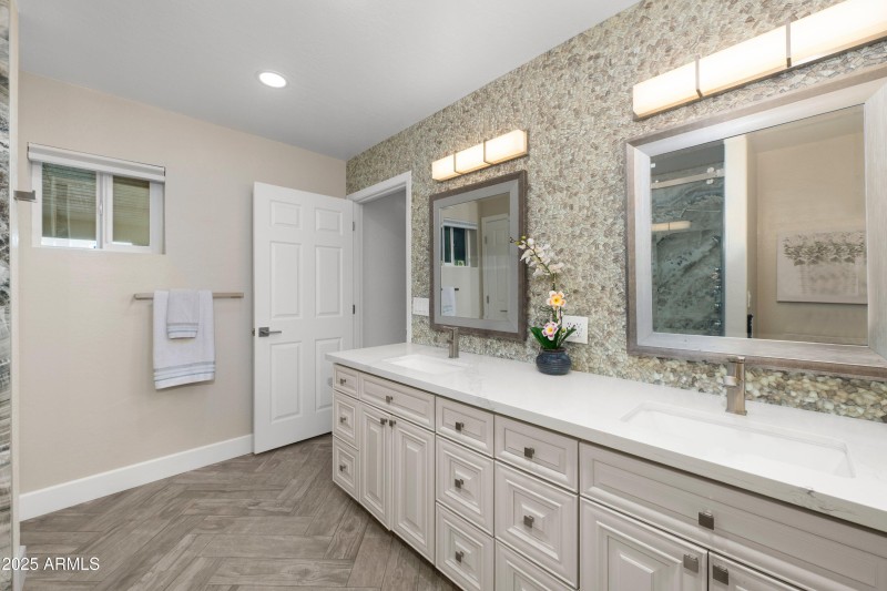 038-Primary Bathroom