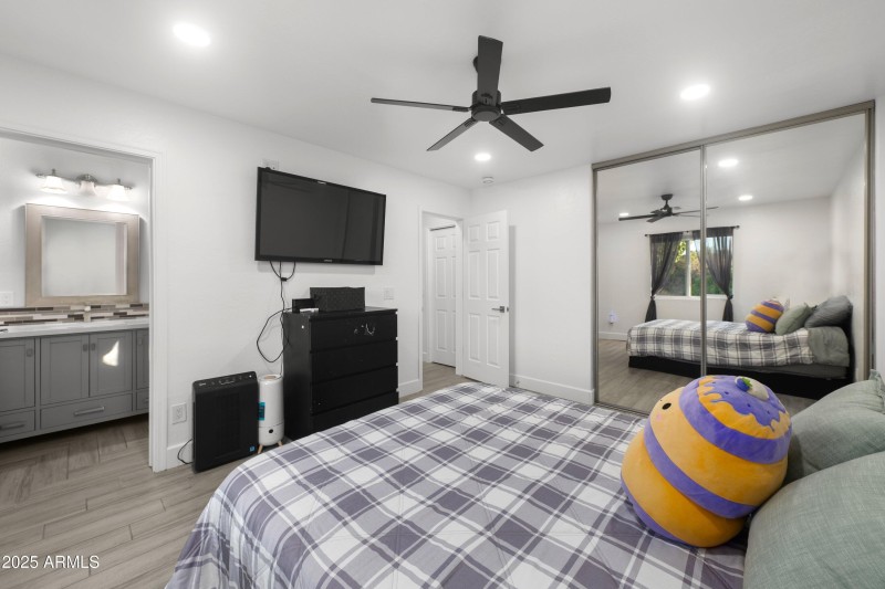 043-17735-E-Mews-Rd-44