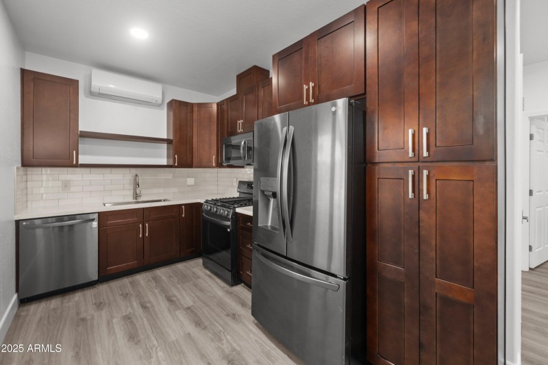 055-17735-E-Mews-Rd-56