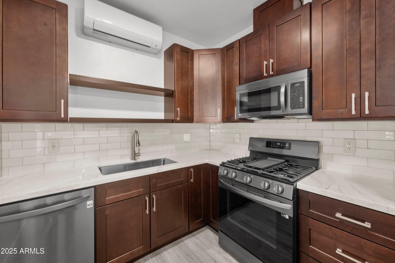 056-Guest Suite Kitchenette