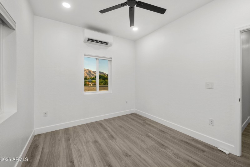 060-17735-E-Mews-Rd-61