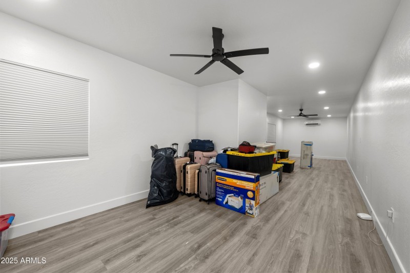 065-Huge Storage Room