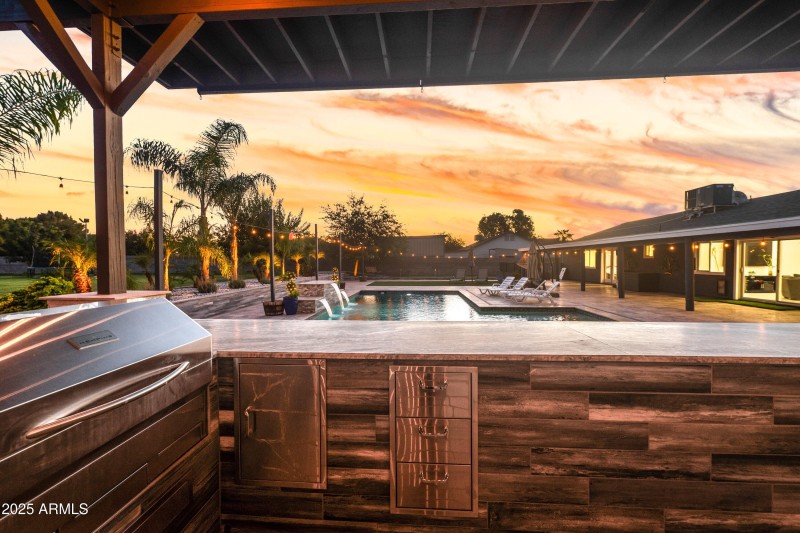 084-17735-E-Mews-Rd-85