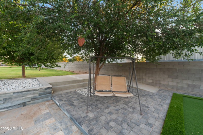 088-17735-E-Mews-Rd-89