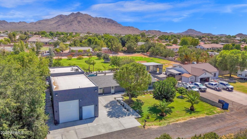 104-17735-E-Mews-Rd-105