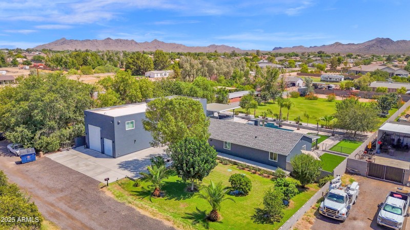 105-17735-E-Mews-Rd-106