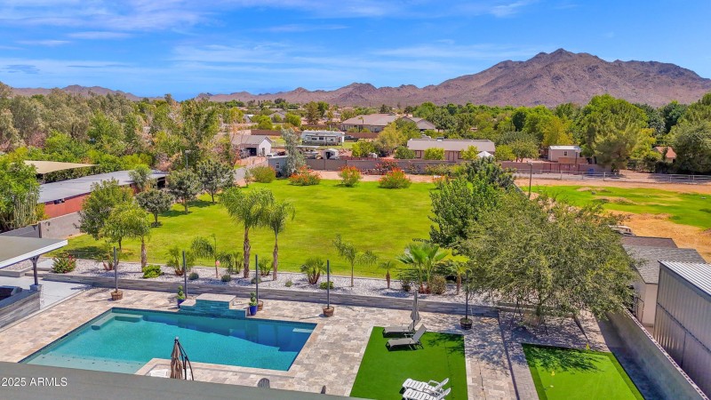 107-17735-E-Mews-Rd-108