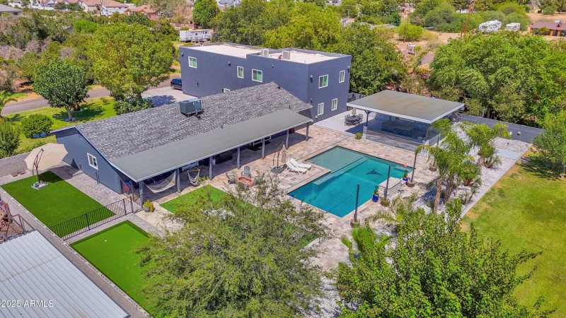 110-17735-E-Mews-Rd-111