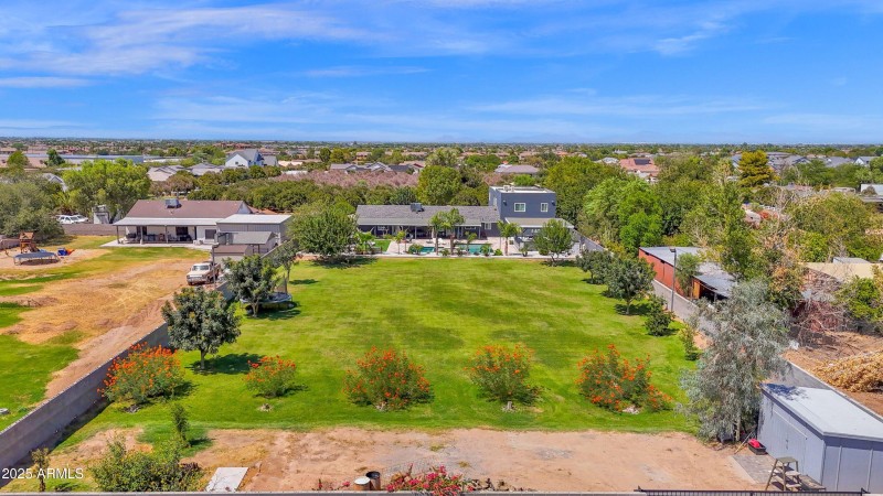 112-17735-E-Mews-Rd-113