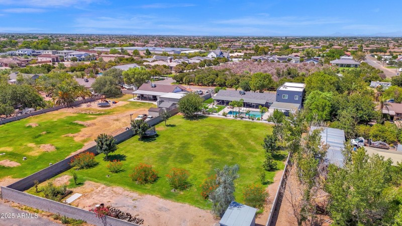 113-17735-E-Mews-Rd-114