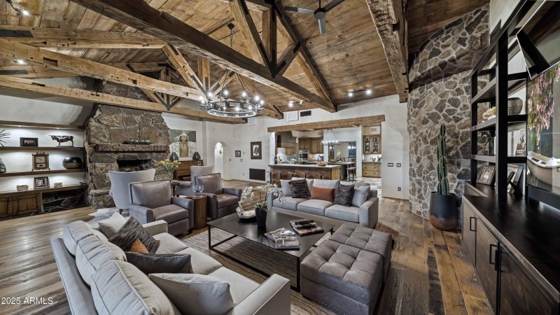 GREAT ROOM TO KITCHEN