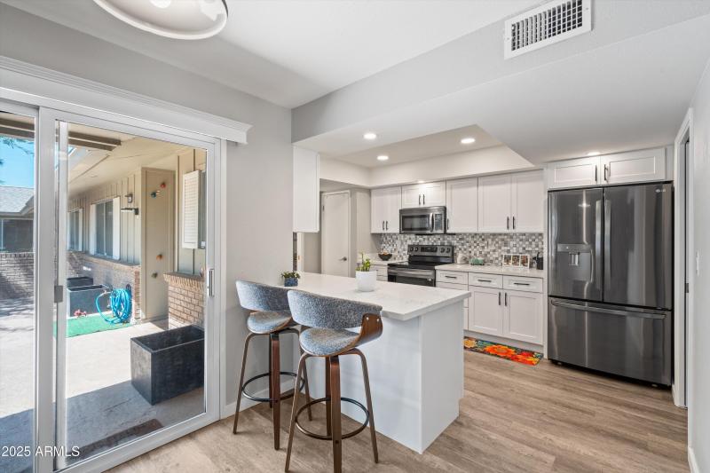 12-Kitchen Dining Area