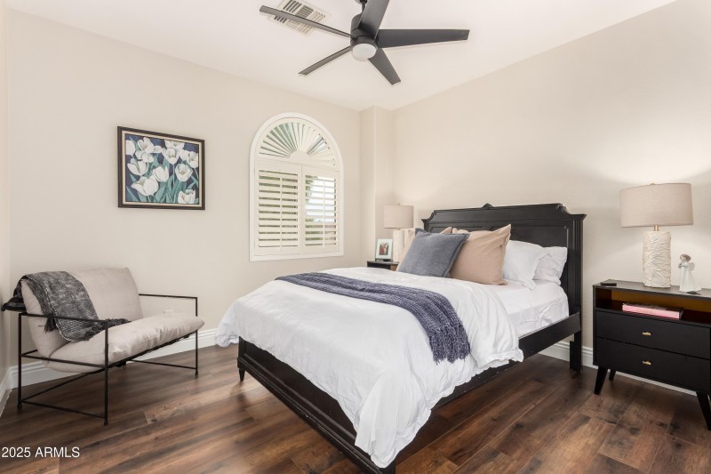 Bed 2 has walk-in closet