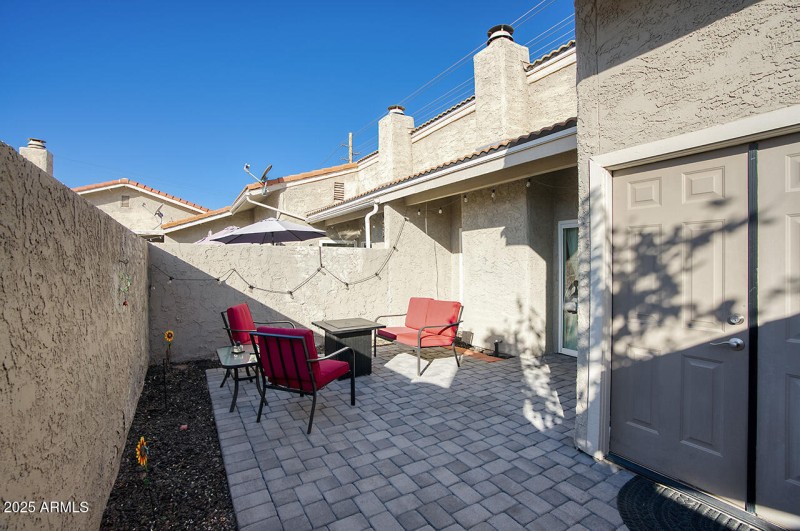 Large quiet private patio!