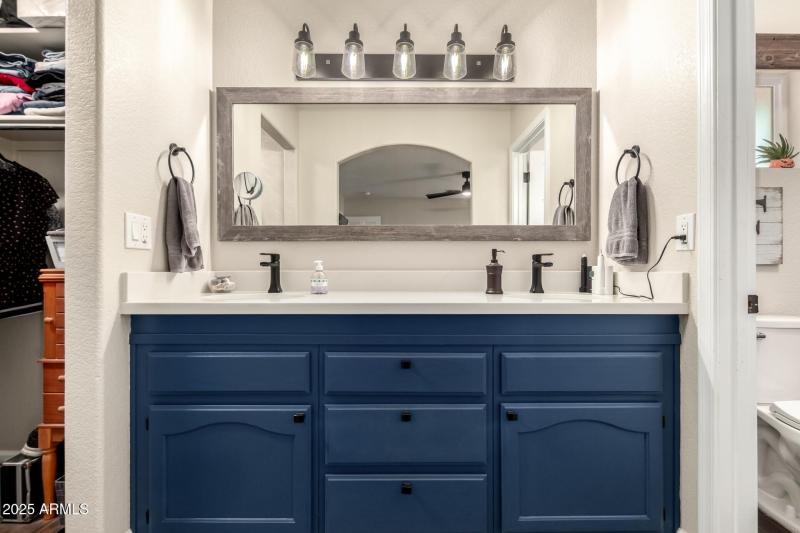 22 - Yellow Wood 2246