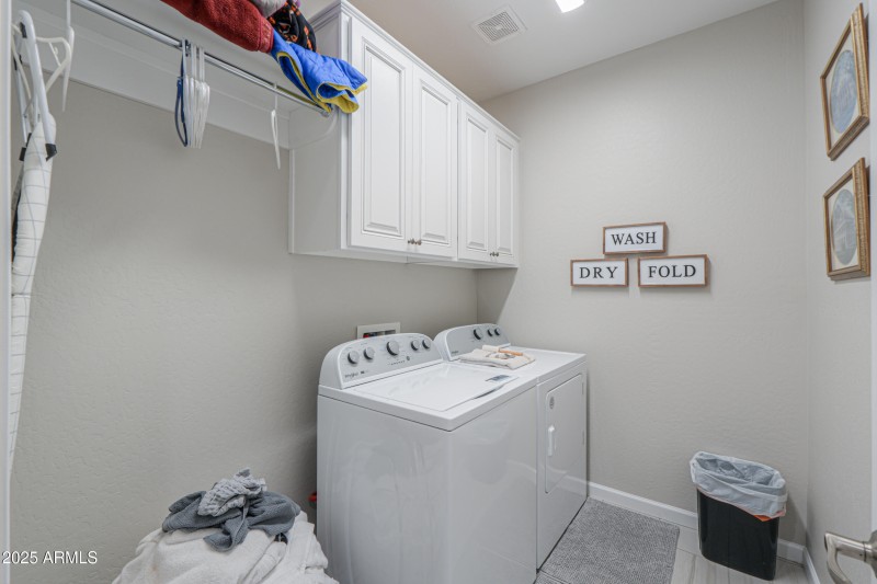 Laundry w/cabinets