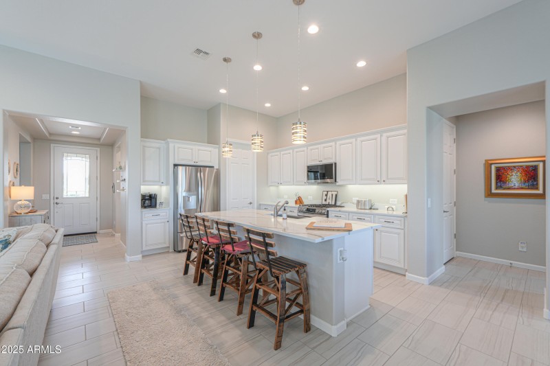 Upgraded cabinets with pulls