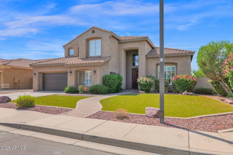 Welcome to 339 E Horseshoe Ave!