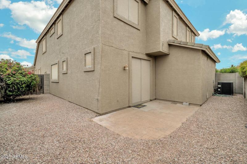 Holmes 5352 back patio